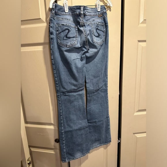 Silver Suki Bootcut Medium Wash Jeans - Picture 2 of 10